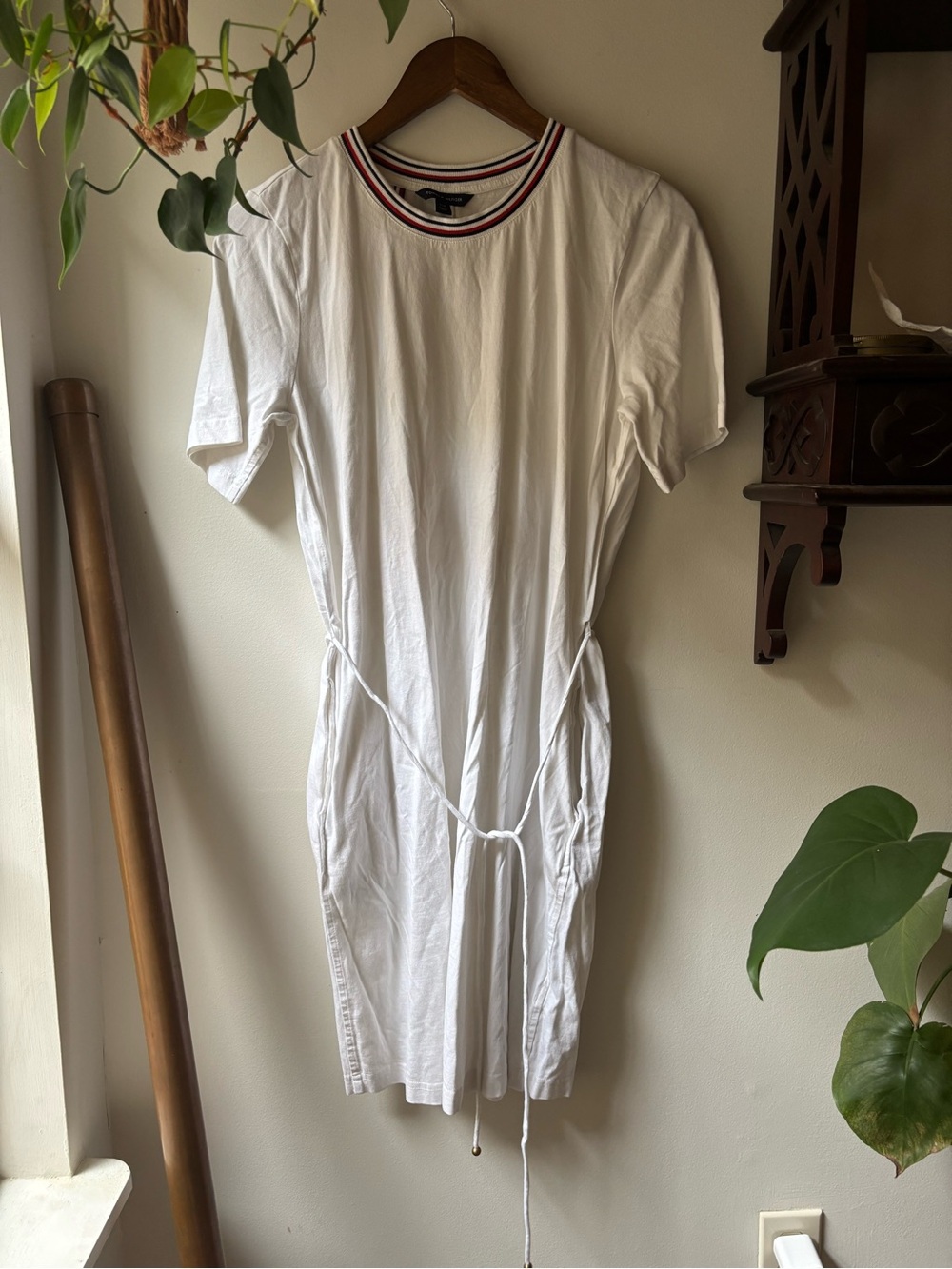 Tommy Hilfiger White Crewneck T-shirt dress with Red & Navy Logo